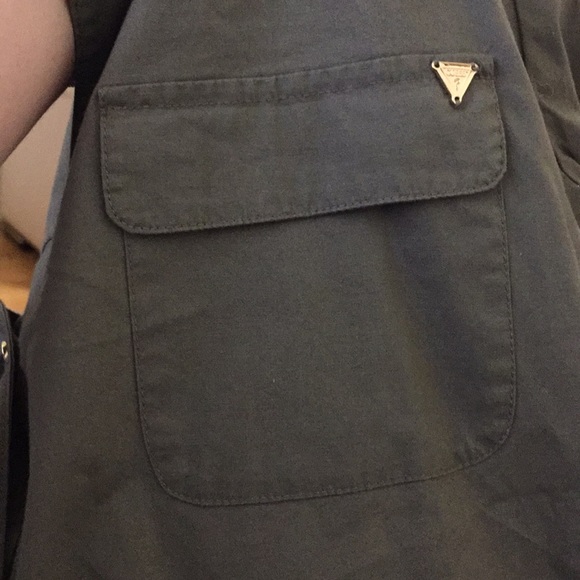 GUESS V Neck Button Down Top SLEEVE W/ROLL - Picture 6 of 8